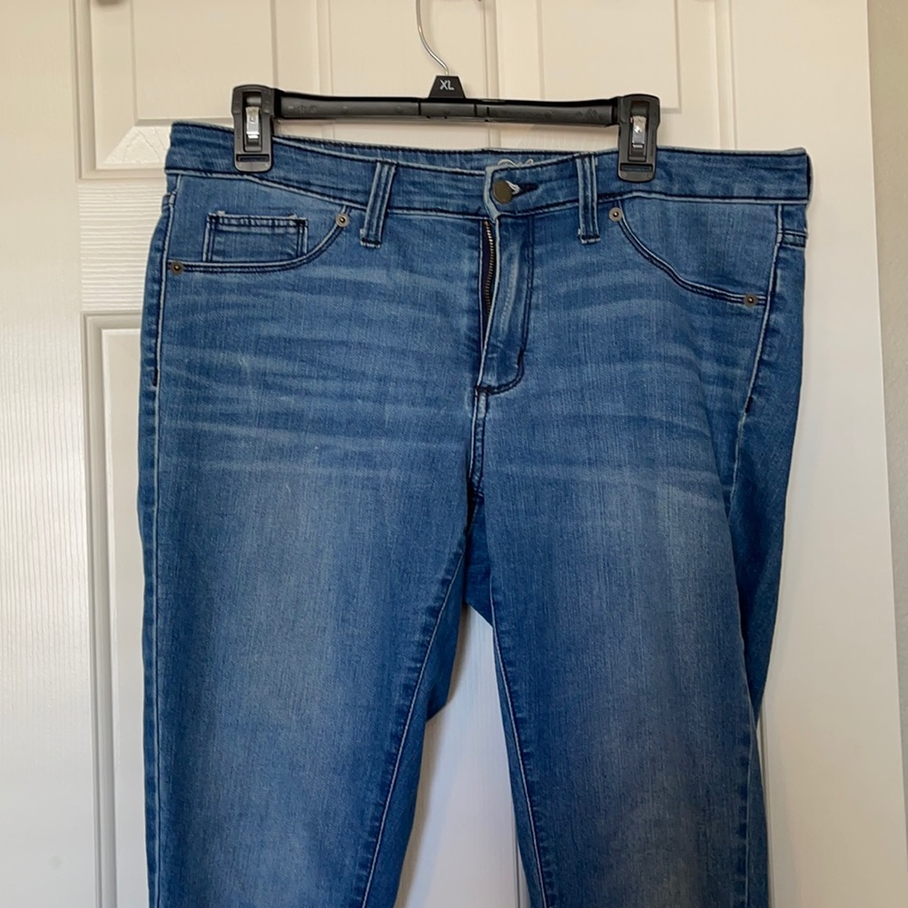 Skinny leg women’s jeans.